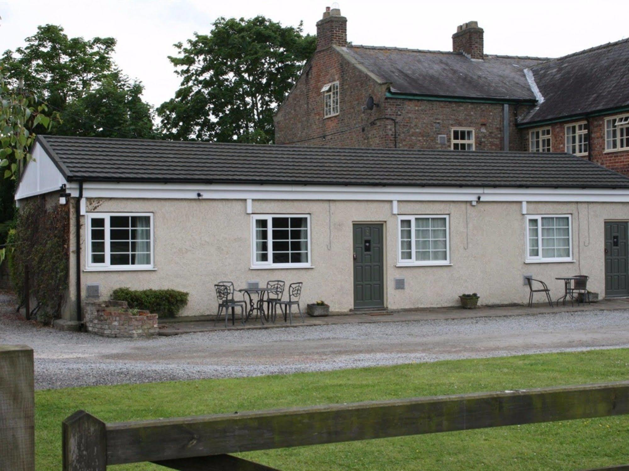 The Manor Guest House York Esterno foto